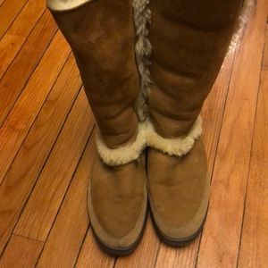 Chestnut Sundance Ugg’s size 7